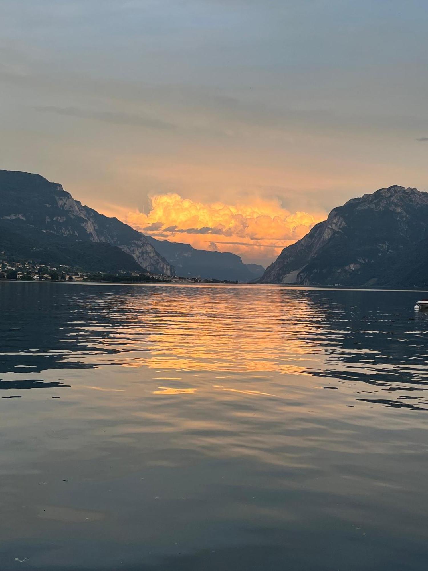 Domus Graziana - Lake Front Oliveto Lario Exterior photo